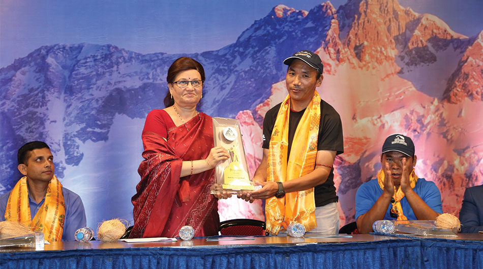 Mayor Muktatai Tilak felicitating world record 22 times Everesteer Kami Rita Sherpa