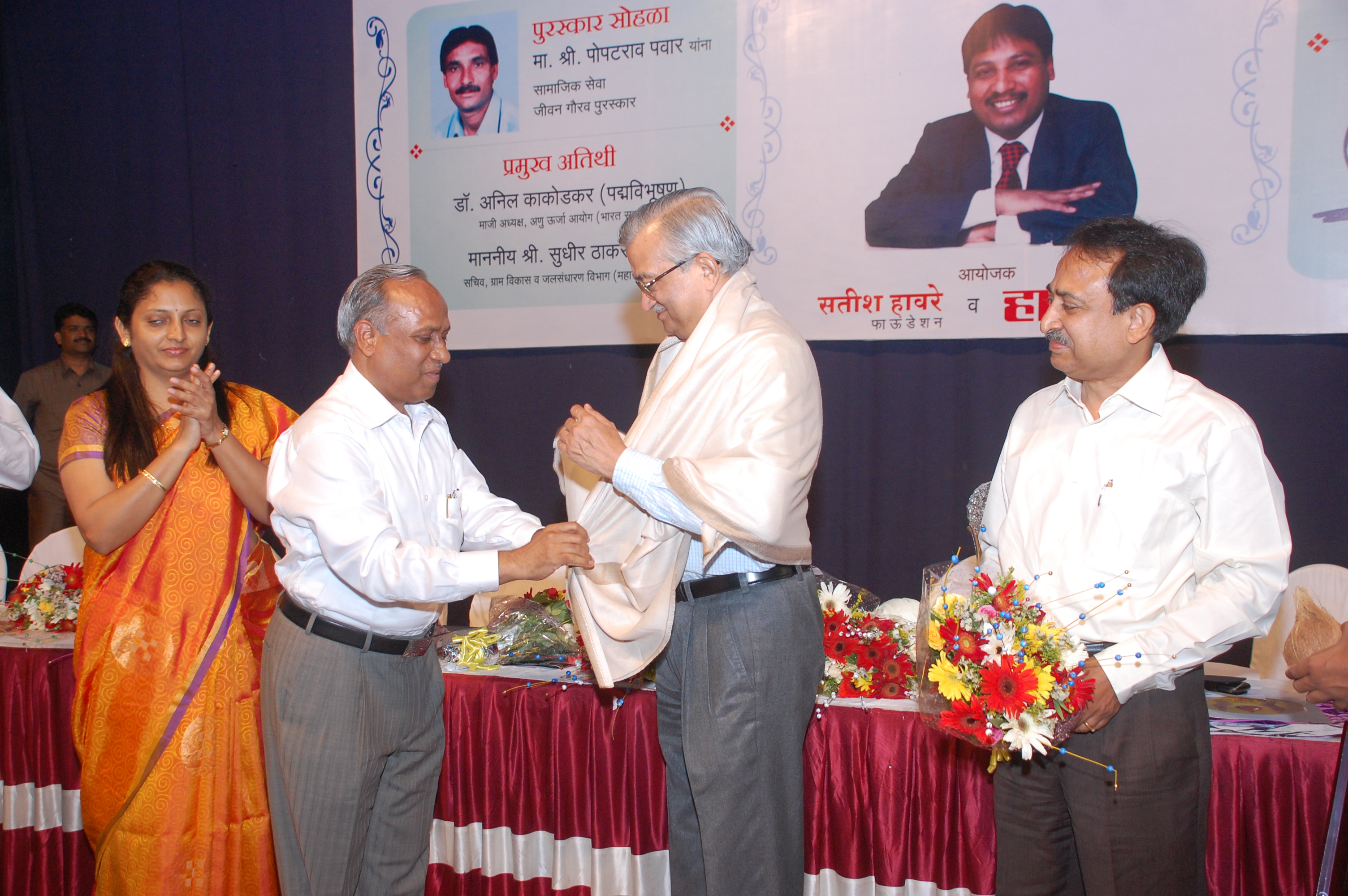 Felicitating Sir Anand Kakodkar