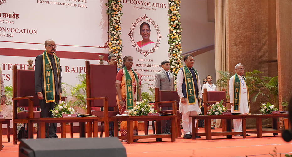 Dr. Suresh Haware, Chairman,N.I.T. Raipur with Hon’ble President of India Smt. Droupdi Murmu ji at NIT Raipur in its 14th Convocation function held on 25/10/2024.